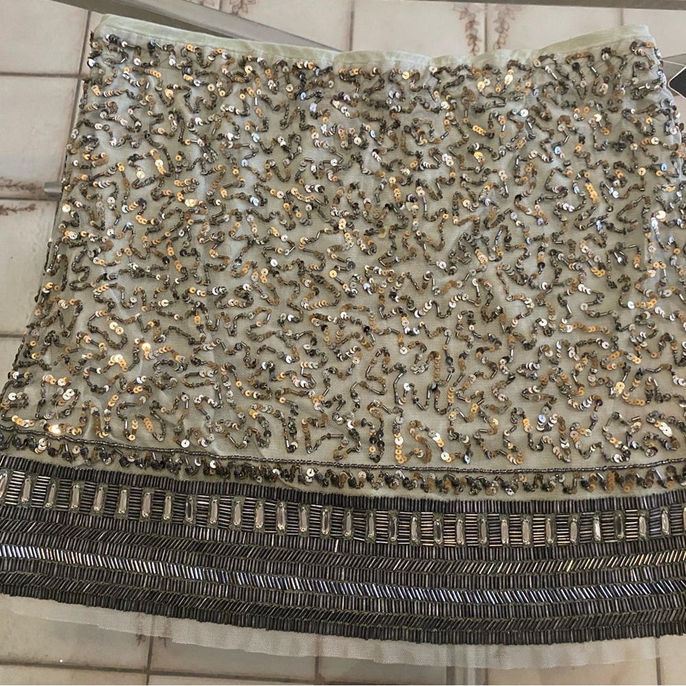 ZARA WOMAN SEQUINNED MINI SKIRT HAND EMBROIDERED SIZE LARGE NEW WITH TAGS